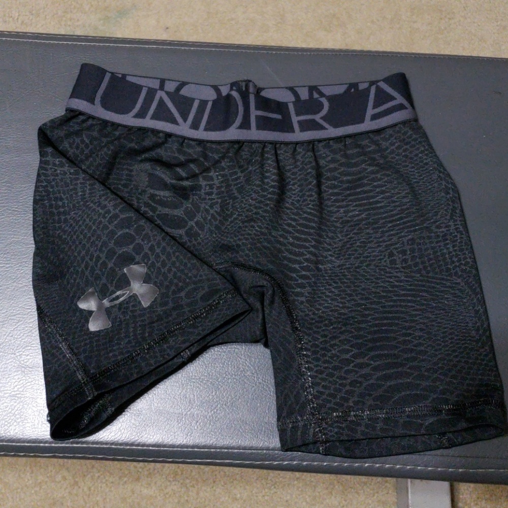 Under Armour Girls Small Shorts